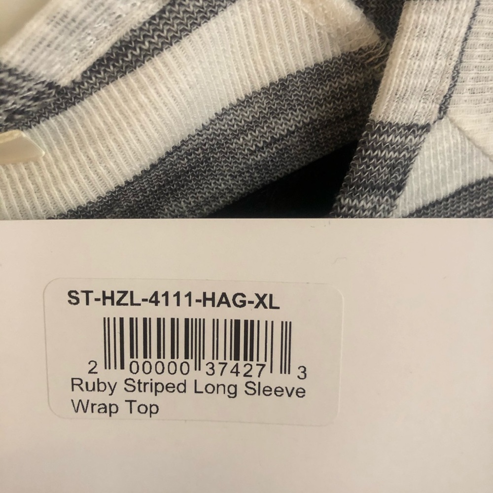 NEW FabFitFun Style top - Picture 3 of 6